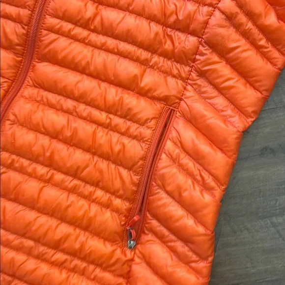 Patagonia women’s Orange micro puffer packable Jacket size medium - Picture 5 of 9